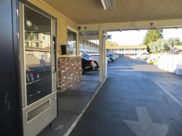 Capri Motel 7